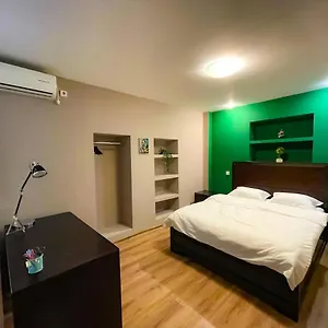 Appartamento Cool Flat With Hot Tub In The Old Town, Bucarest